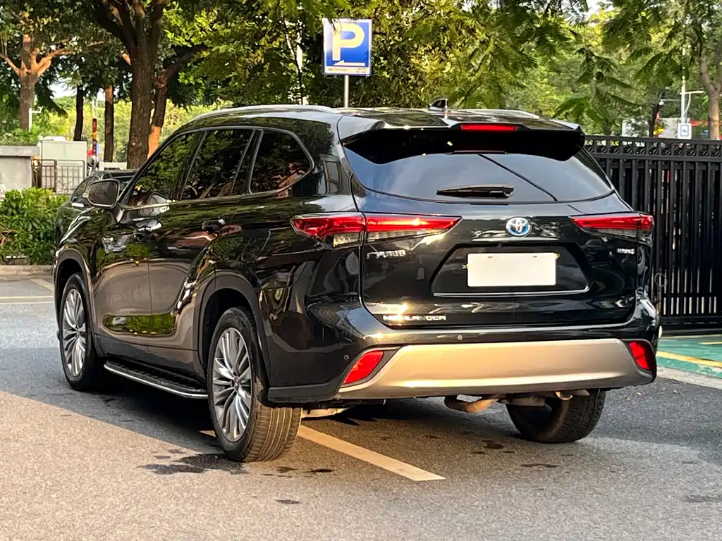 Toyota Highlander — фото 6