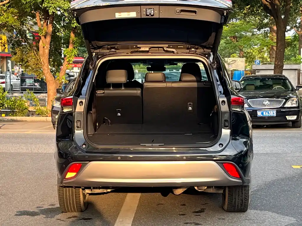 Toyota Highlander — фото 7