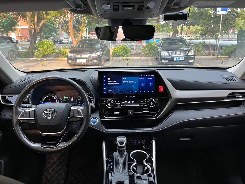 Toyota Highlander — фото 10