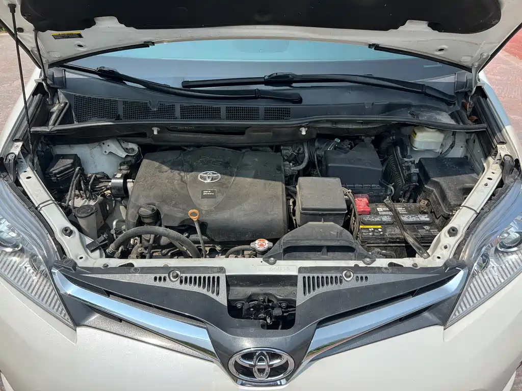 Toyota Sienna — фото 9