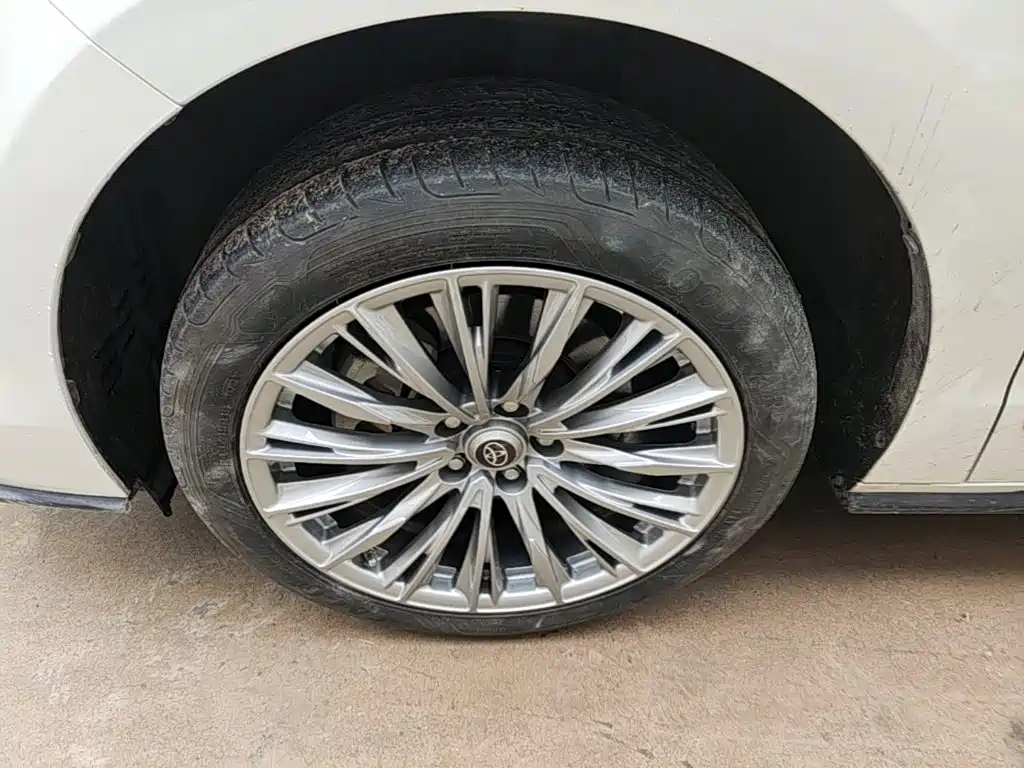 Toyota Sienna — фото 23