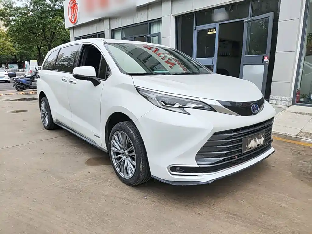 Toyota Sienna — фото 4