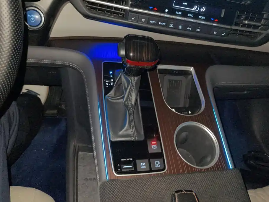 Toyota Granvia — фото 16