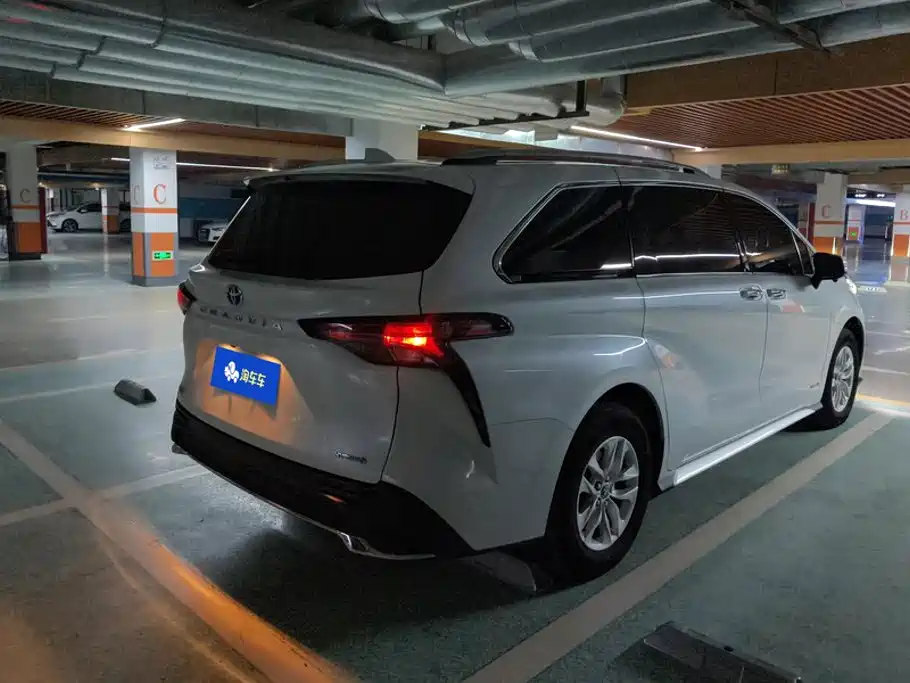 Toyota Granvia — фото 3