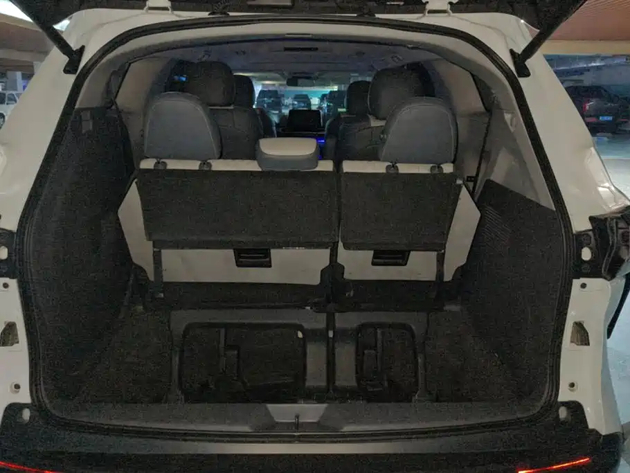 Toyota Granvia — фото 4