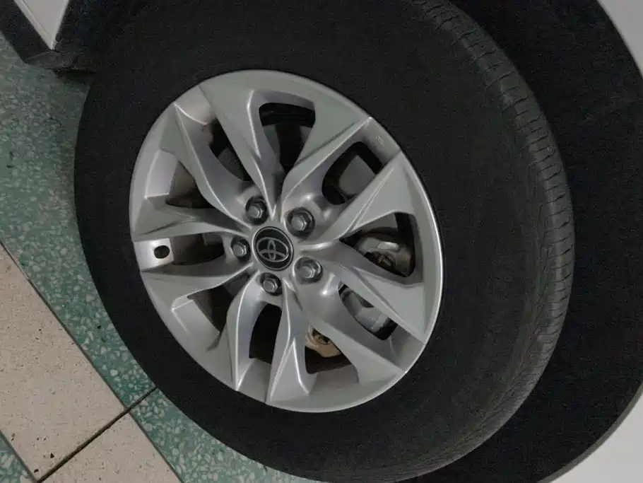 Toyota Granvia — фото 6