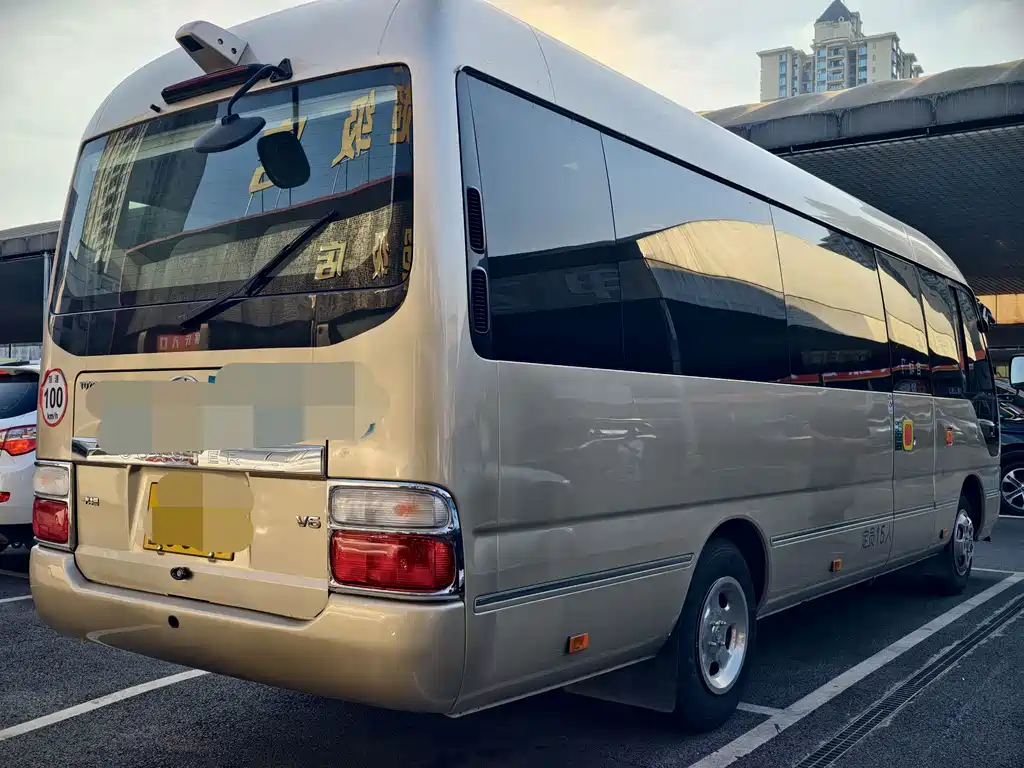 Toyota Coaster — фото 4