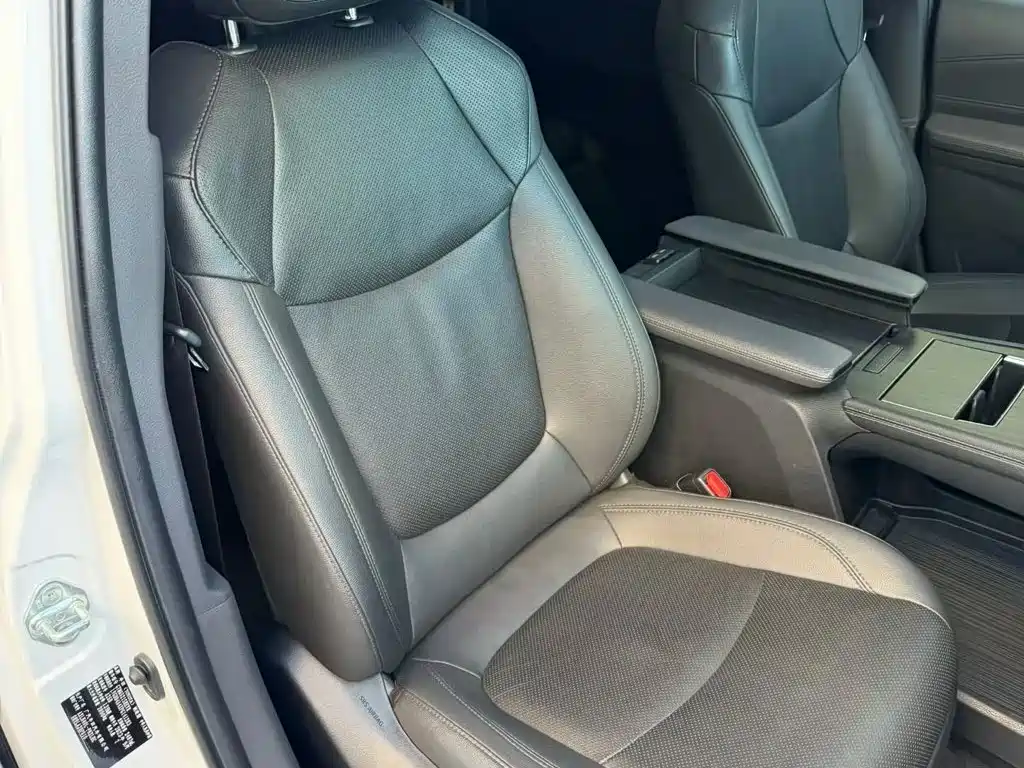 Toyota Sienna — фото 6