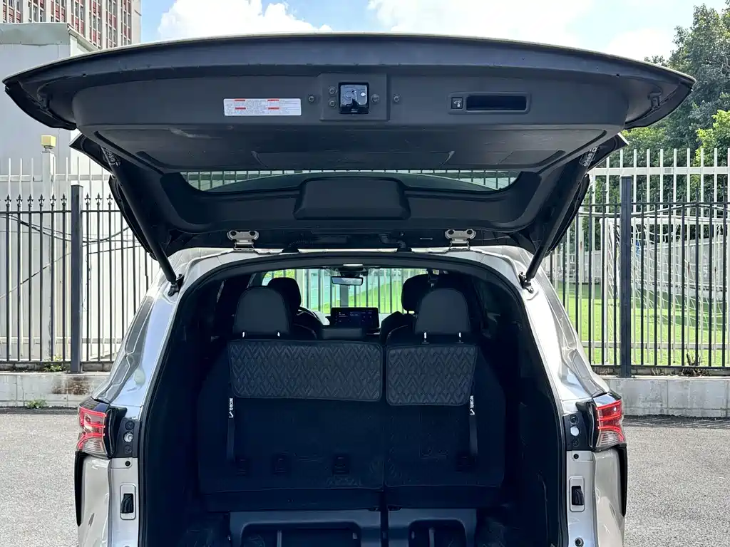 Toyota Sienna — фото 7