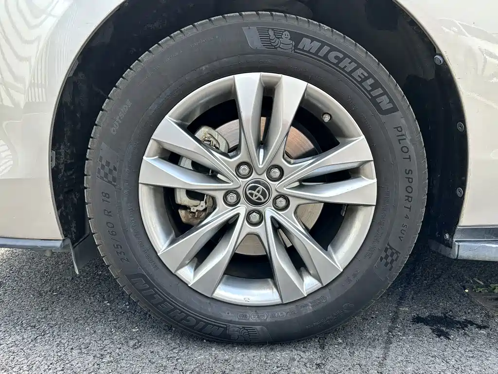 Toyota Sienna — фото 9