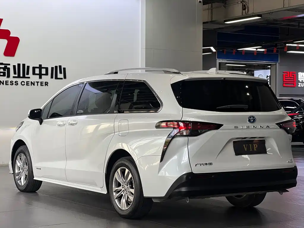 Toyota Sienna — фото 5