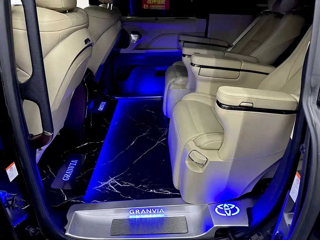 Toyota Granvia — фото 5
