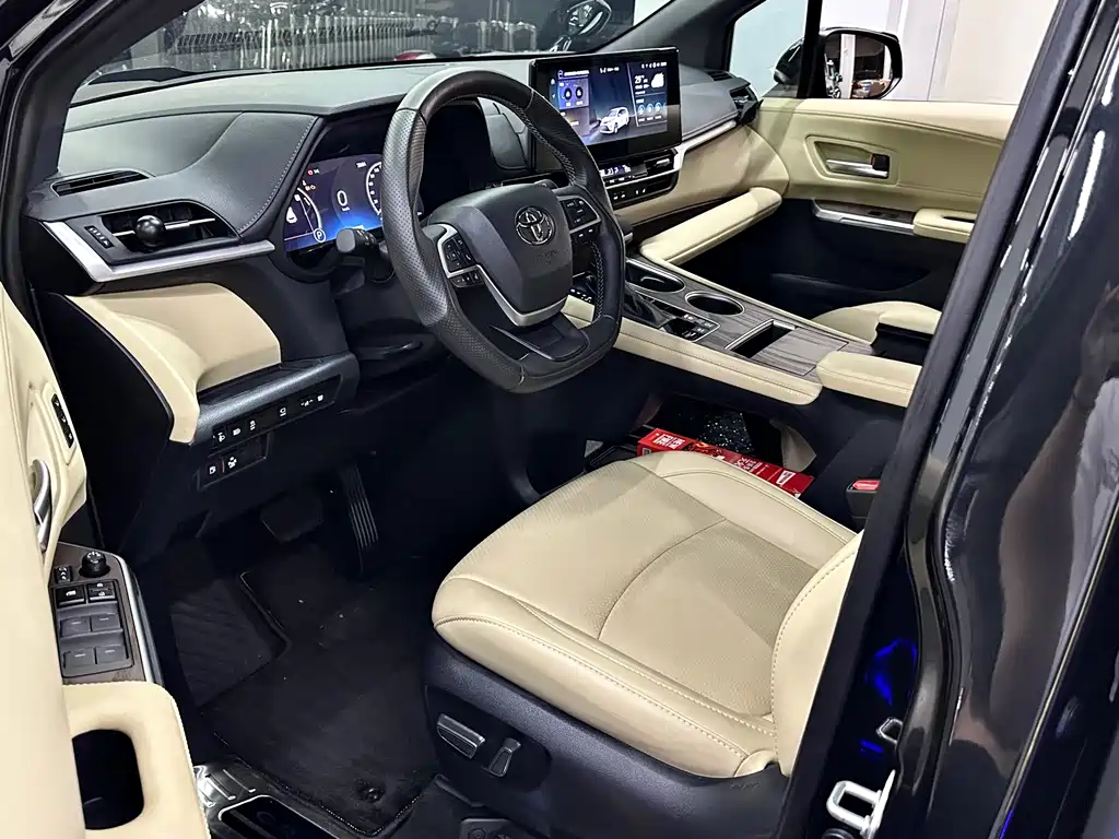 Toyota Granvia — фото 8