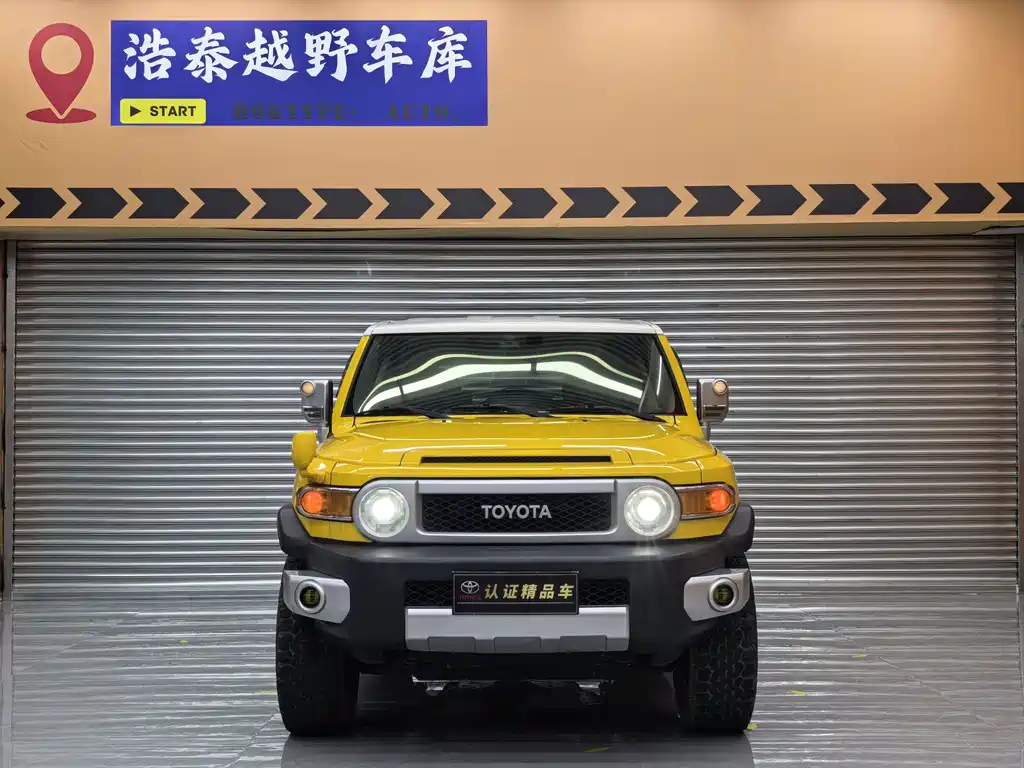 Toyota FJ Cruiser — фото 2