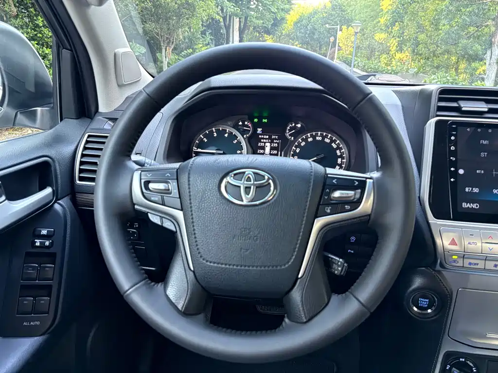 Toyota Prado — фото 17