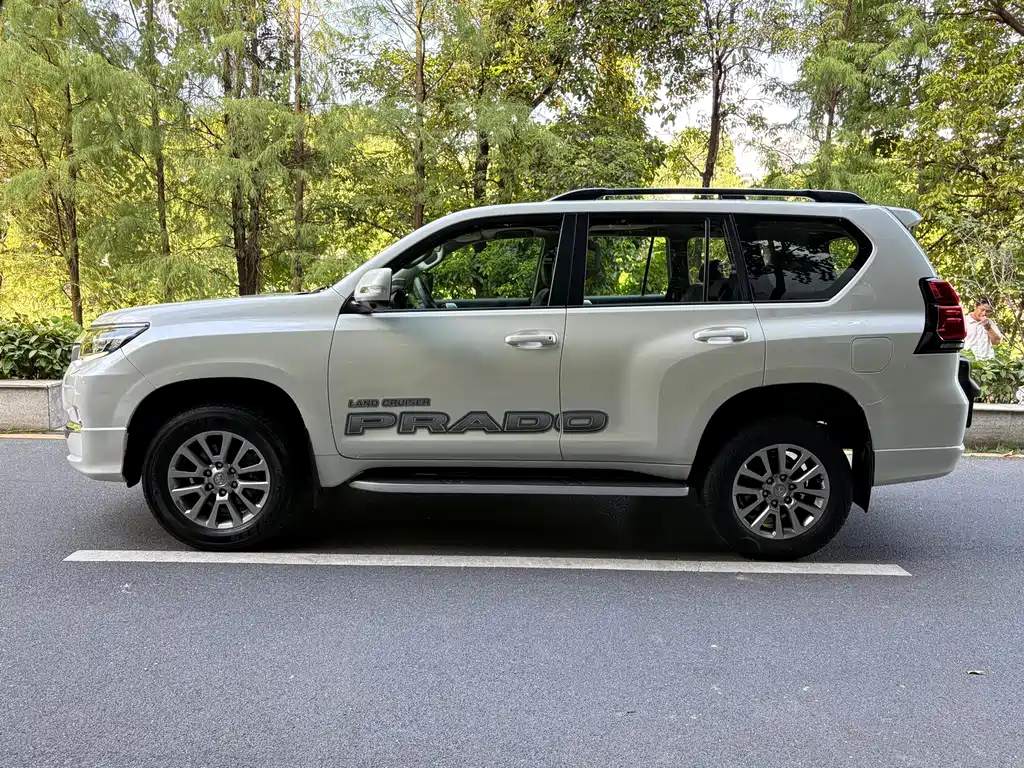 Toyota Prado — фото 3