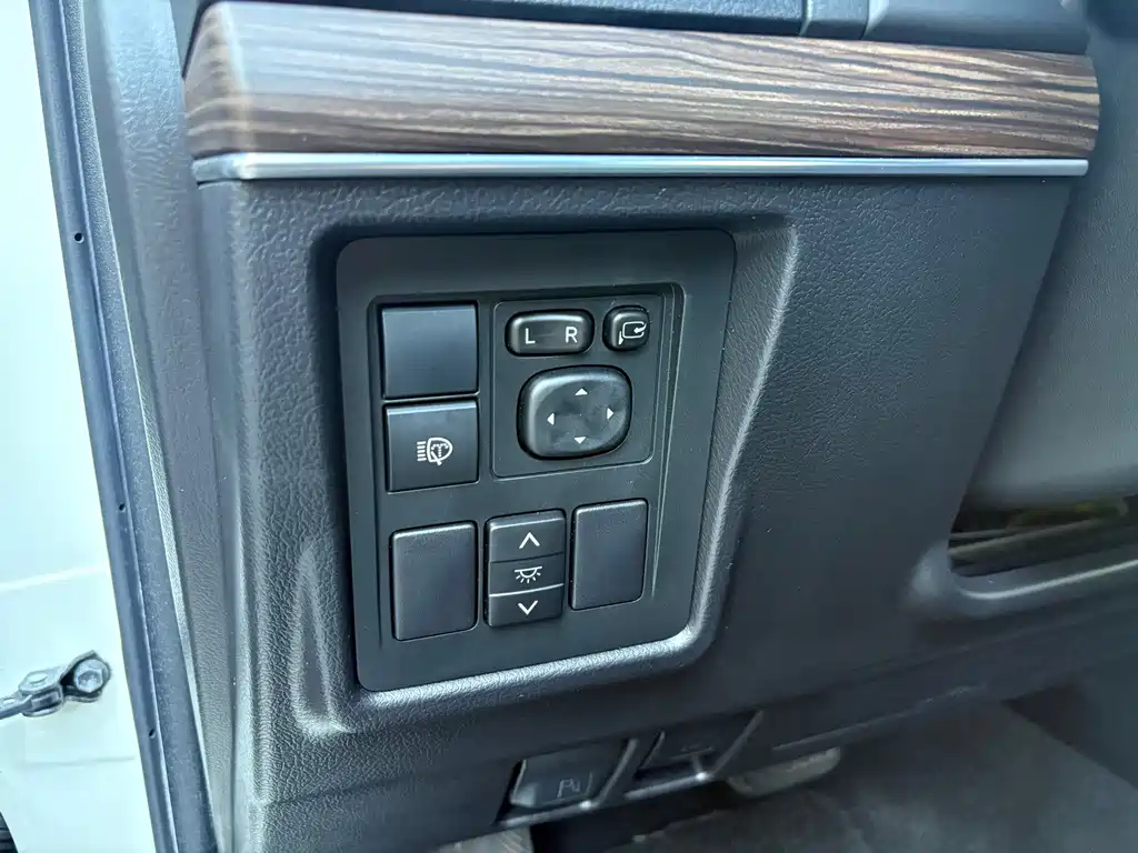 Toyota Prado — фото 7