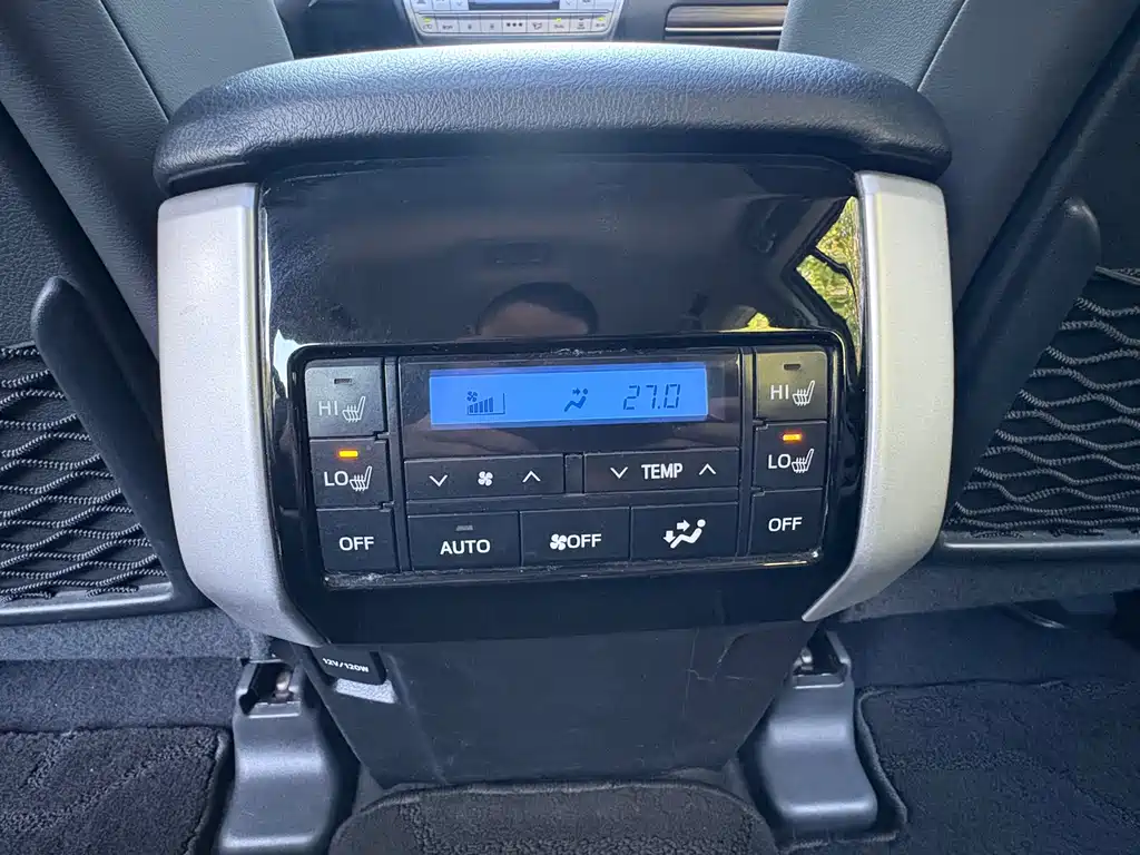 Toyota Prado — фото 10