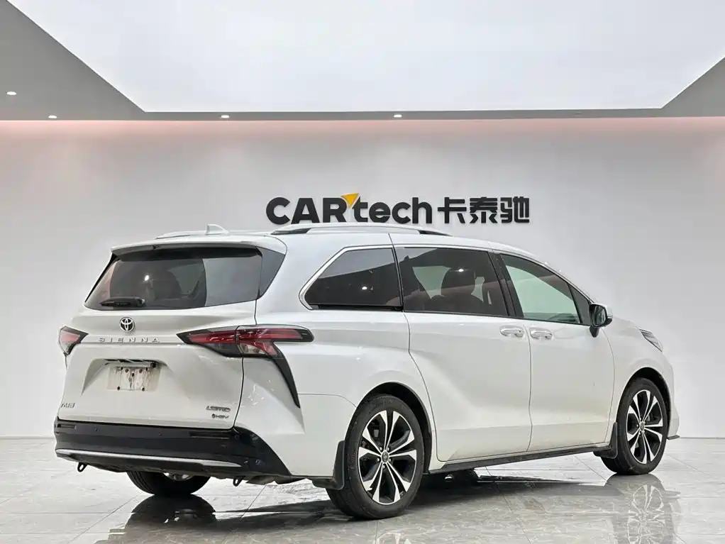 Toyota Sienna — фото 5