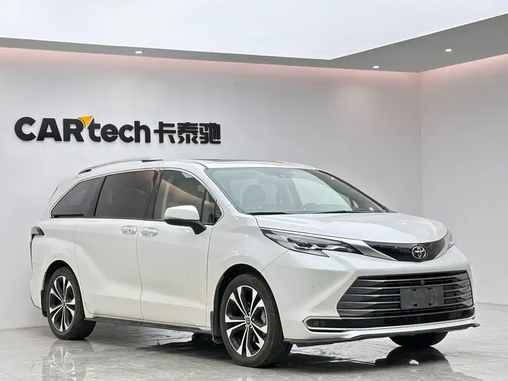 Toyota Sienna — фото 6