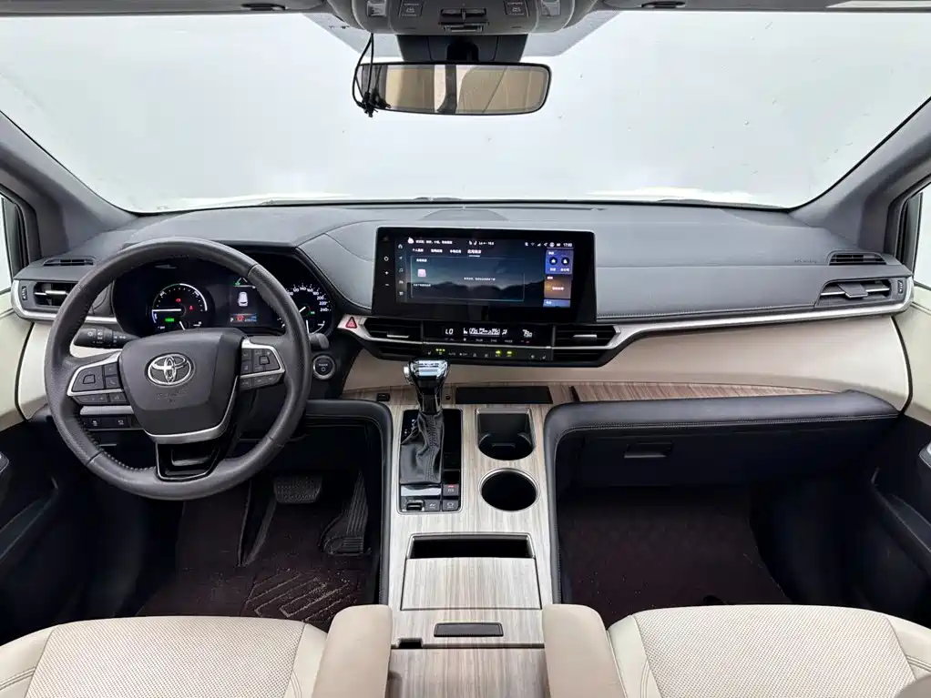 Toyota Sienna — фото 10