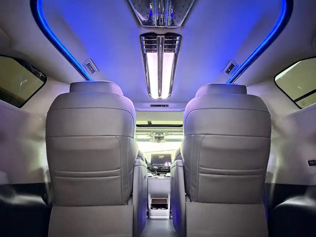 Toyota Sienna — фото 11
