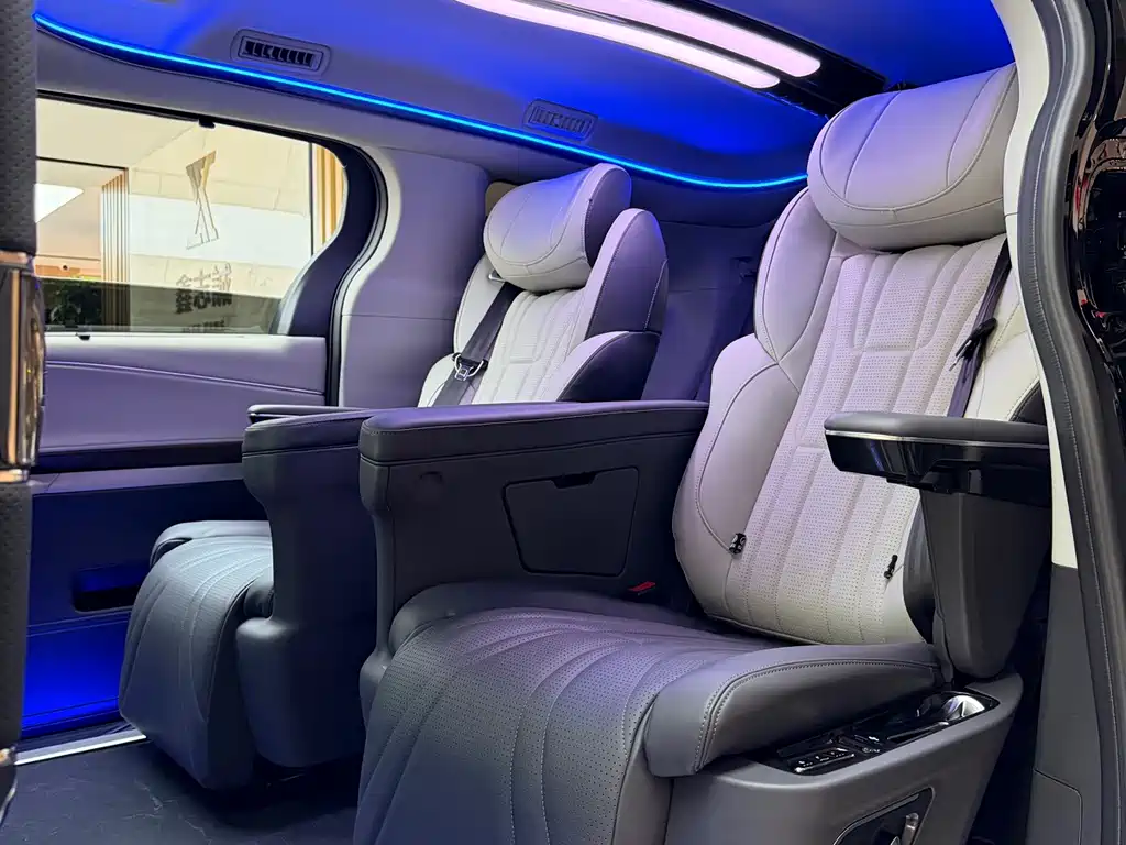 Toyota Sienna — фото 9
