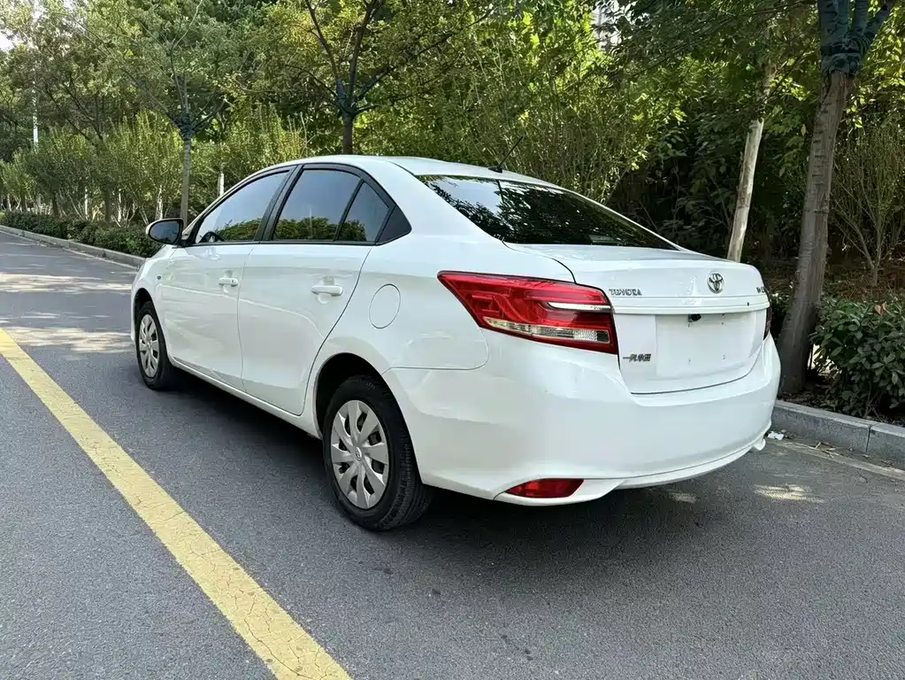 Toyota Vios — фото 5