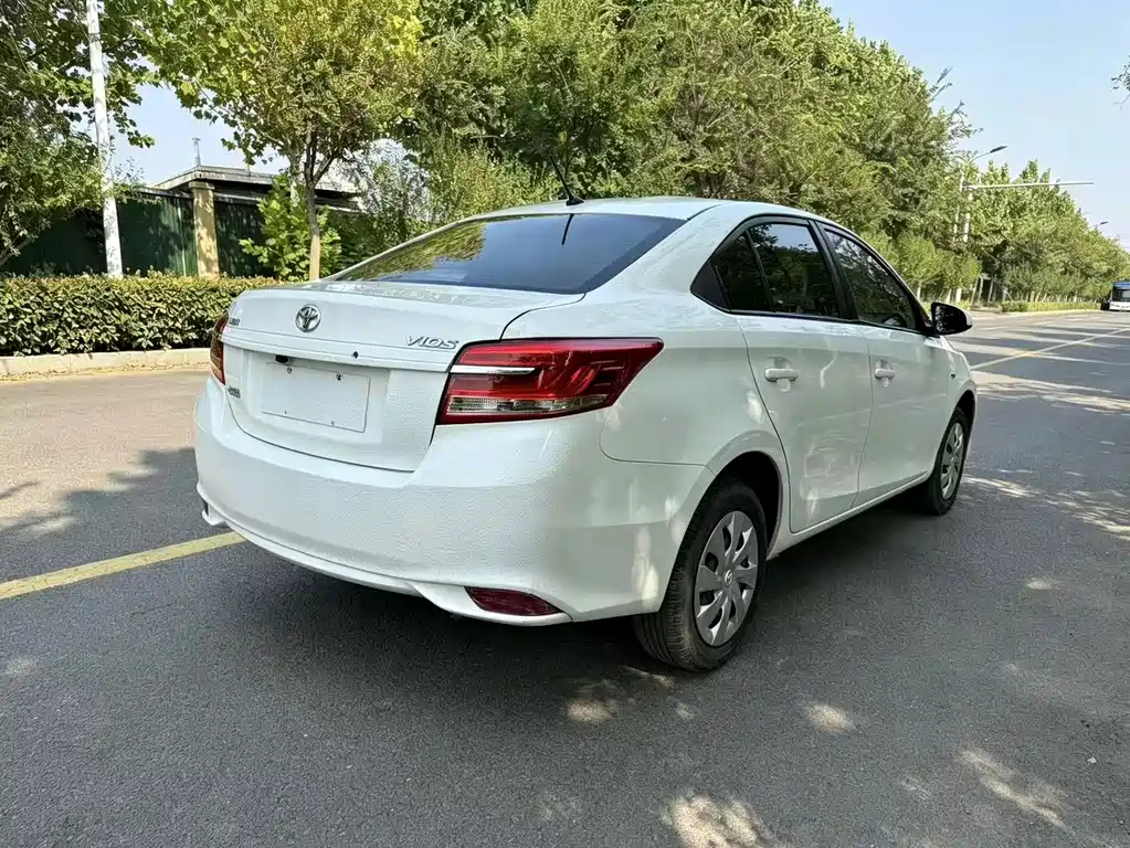 Toyota Vios — фото 6