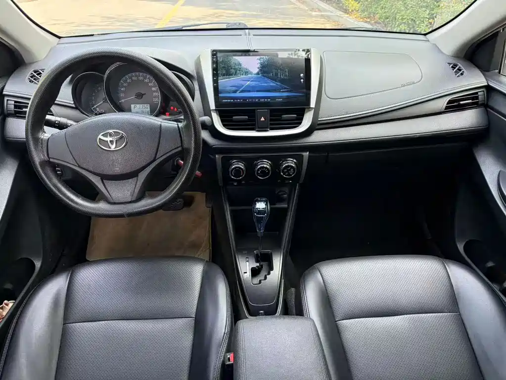 Toyota Vios — фото 7