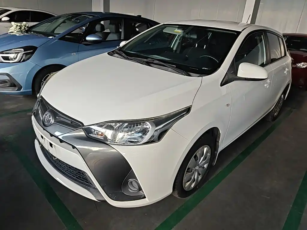 Toyota Yaris L — фото 2