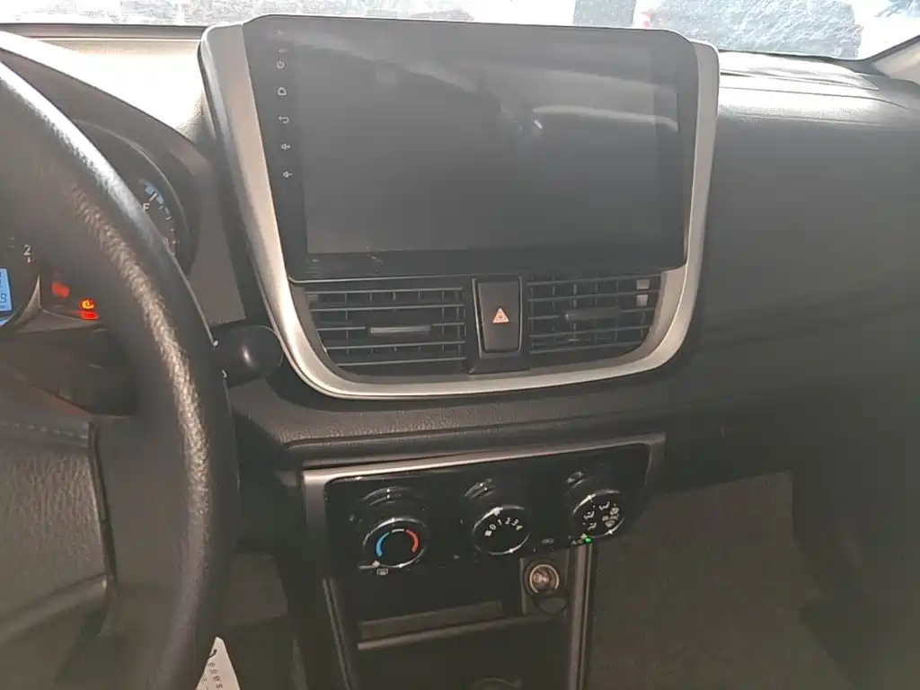 Toyota Yaris L — фото 13