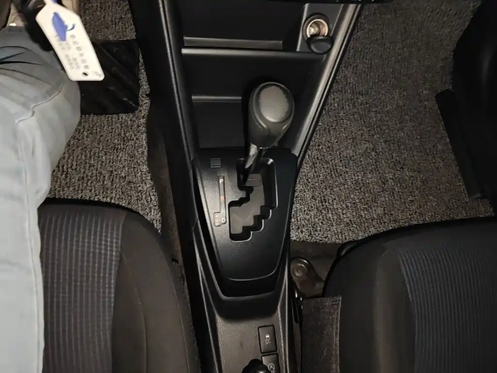 Toyota Yaris L — фото 14