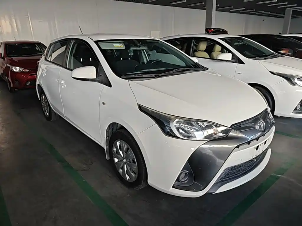Toyota Yaris L — фото 4