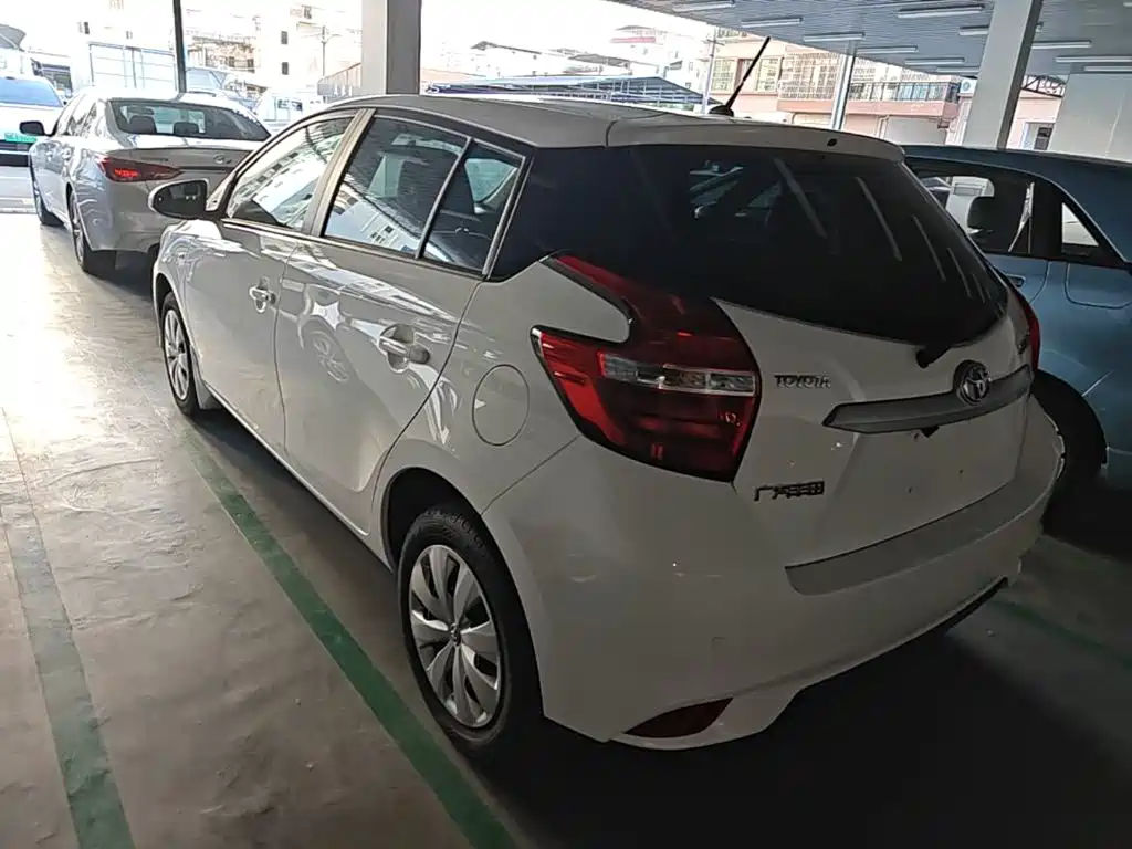 Toyota Yaris L — фото 5