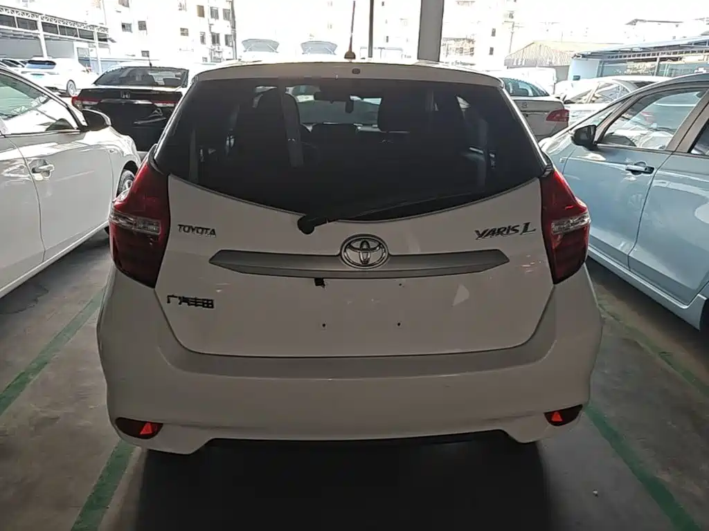 Toyota Yaris L — фото 6
