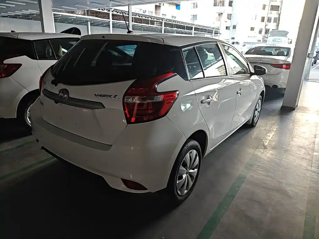 Toyota Yaris L — фото 7