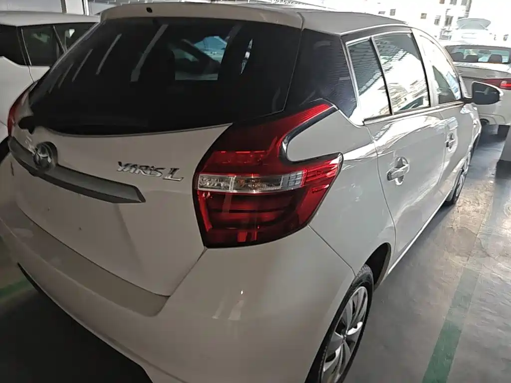 Toyota Yaris L — фото 8