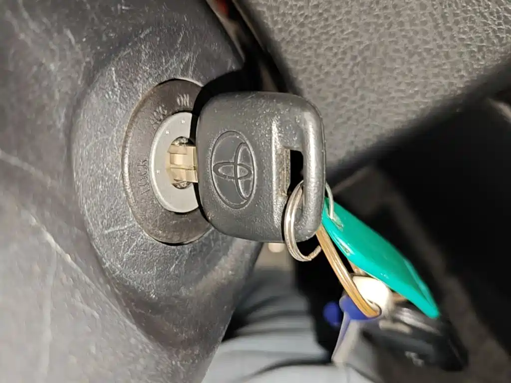 Toyota Yaris L — фото 9
