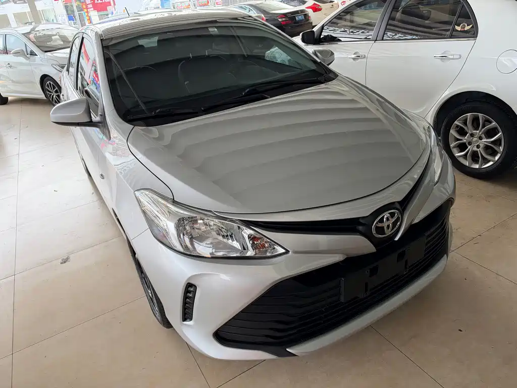 Toyota Vios — фото 4