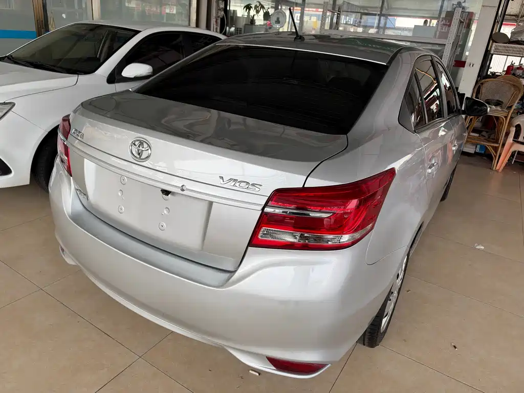 Toyota Vios — фото 10