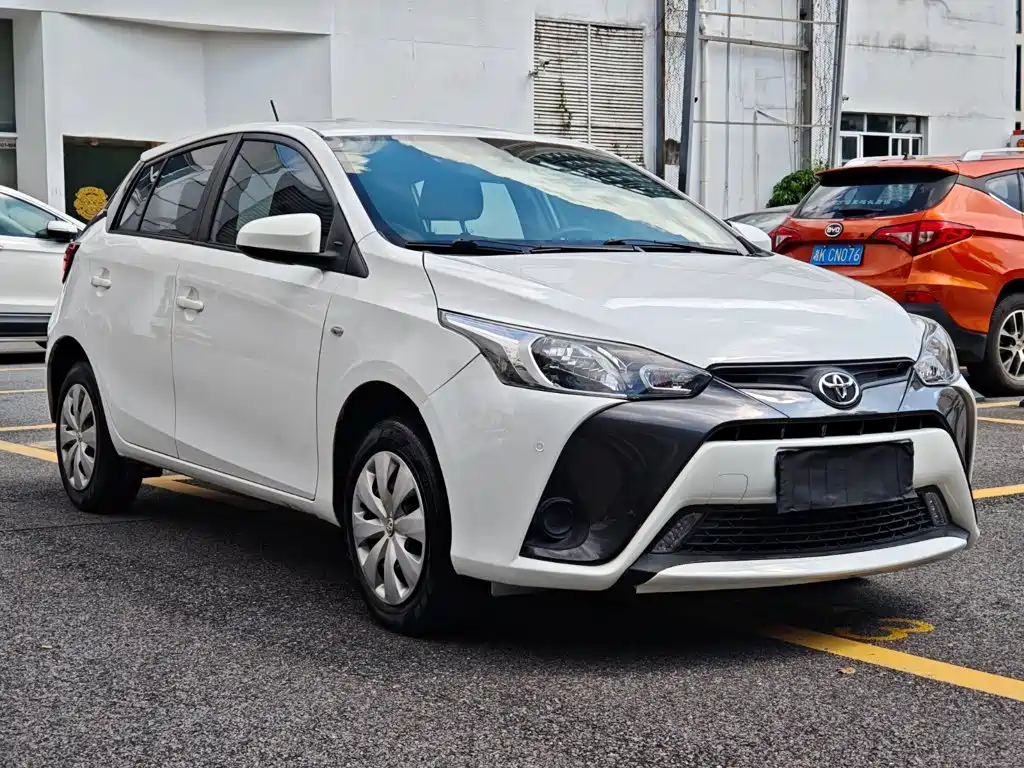 Toyota Yaris L — фото 3