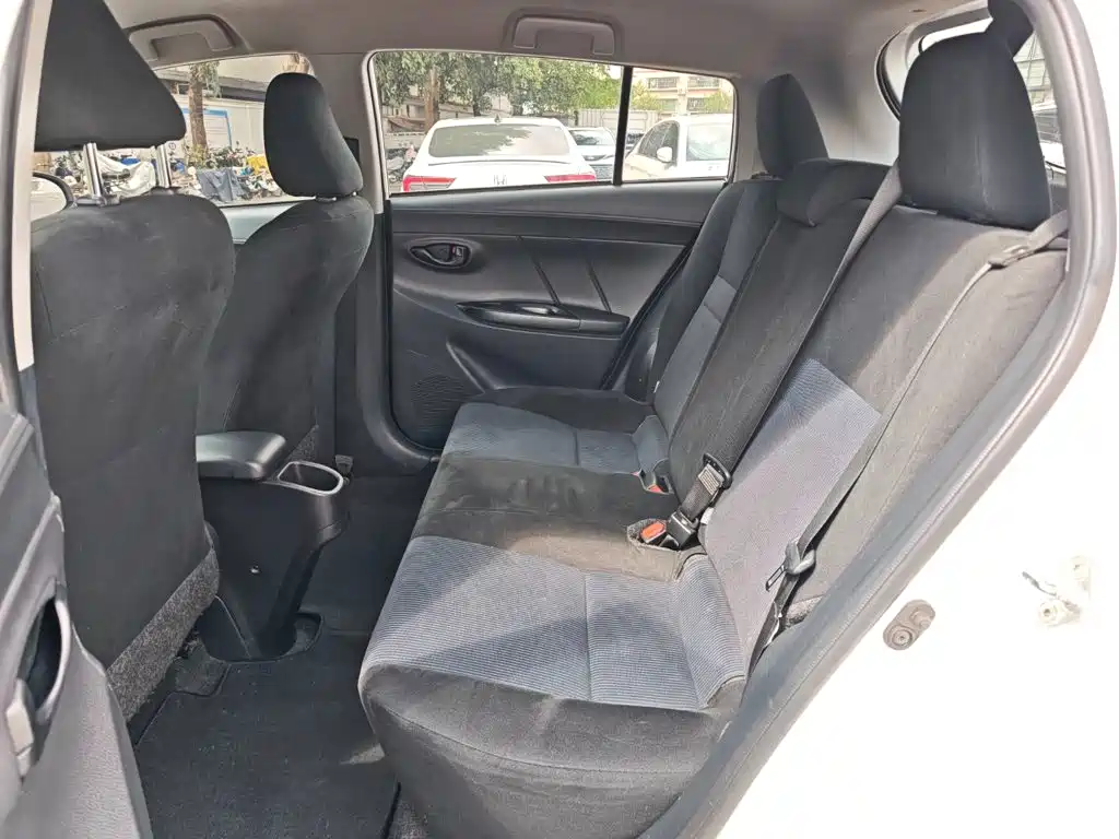 Toyota Yaris L — фото 23