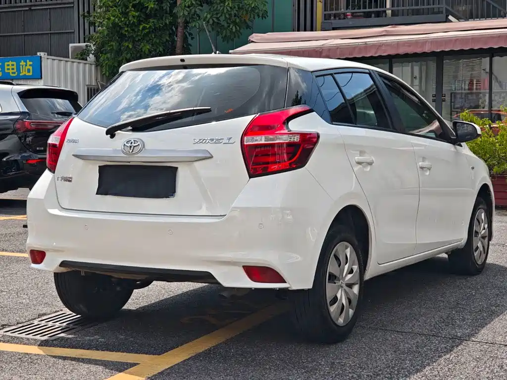 Toyota Yaris L — фото 5