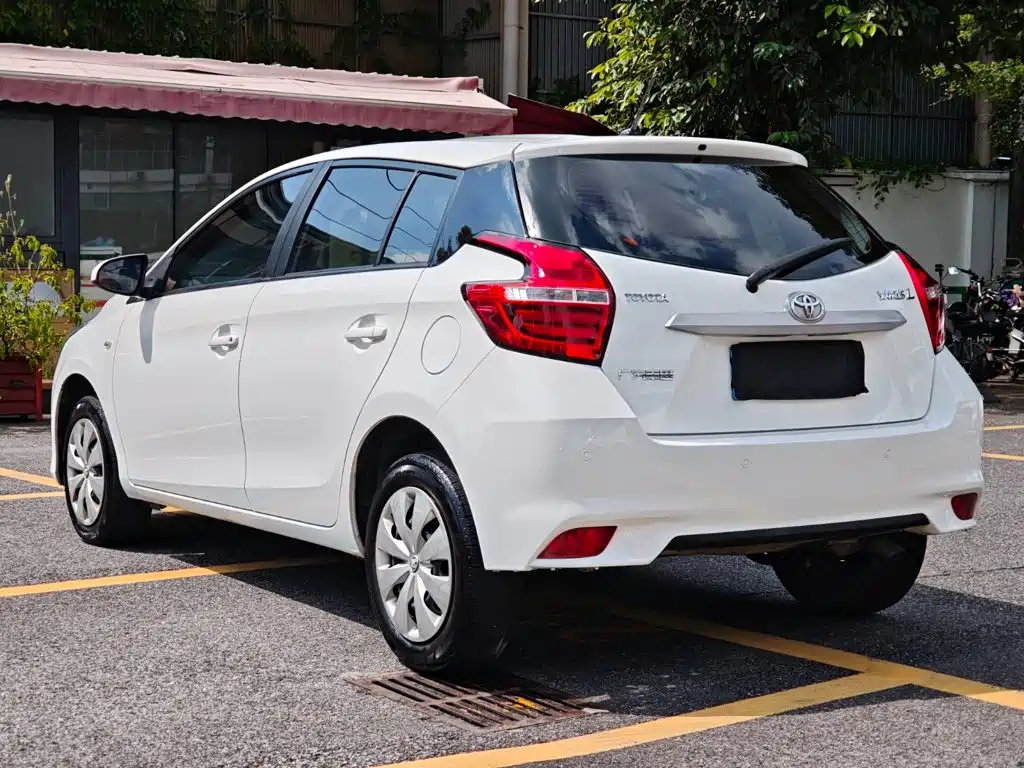Toyota Yaris L — фото 7
