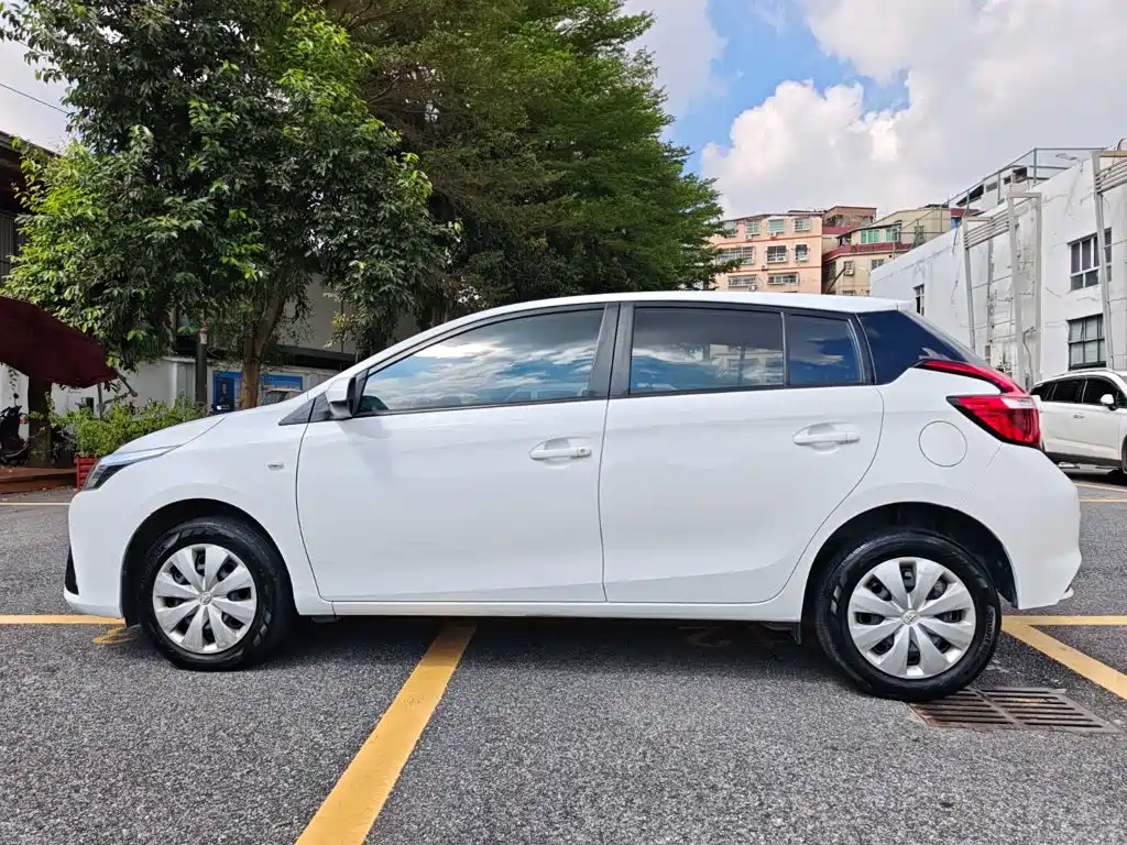 Toyota Yaris L — фото 8