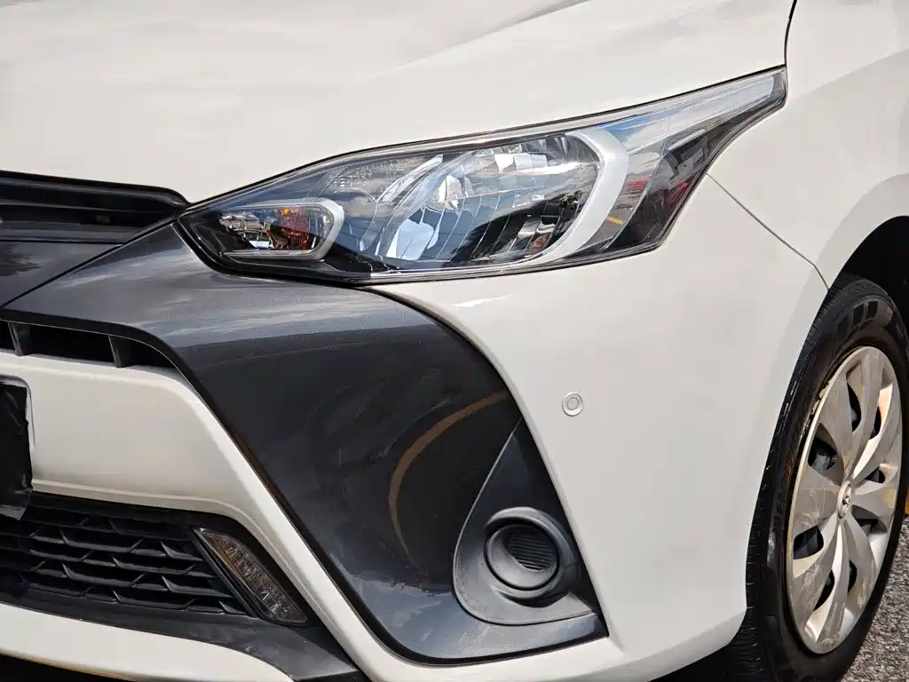 Toyota Yaris L — фото 9