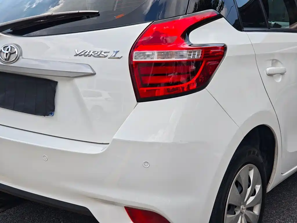 Toyota Yaris L — фото 10