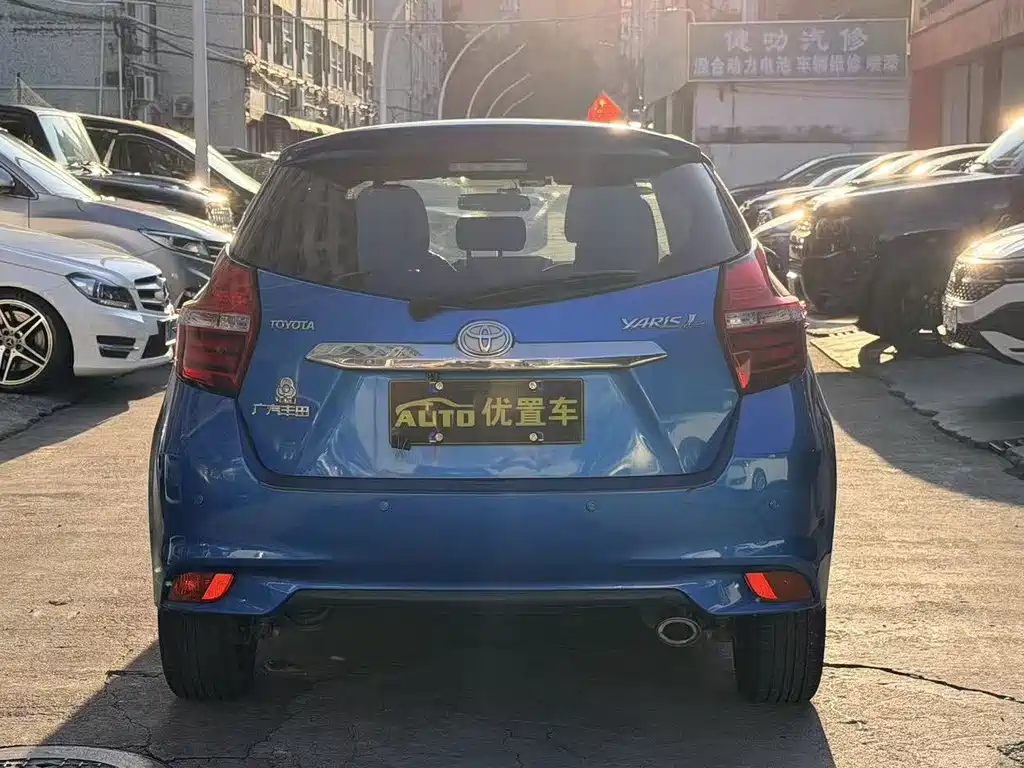 Toyota Yaris L — фото 4