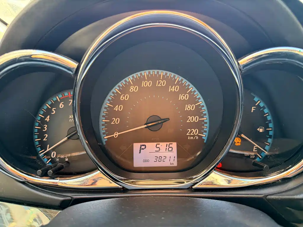 Toyota Yaris L — фото 6
